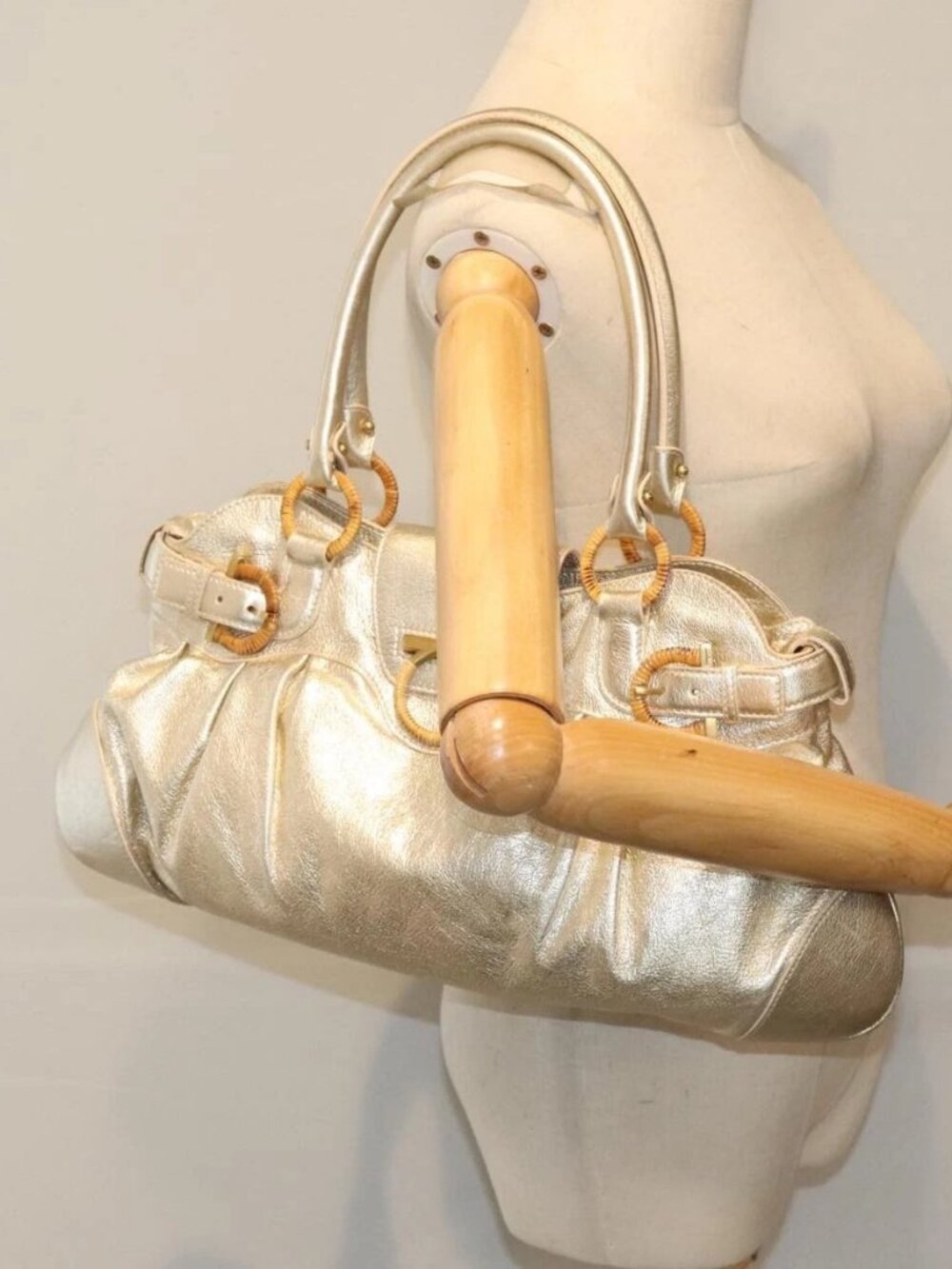 Salvatore Ferragamo Gancini Hand Bag Leather Gold Tone Gold Auth 91343V
